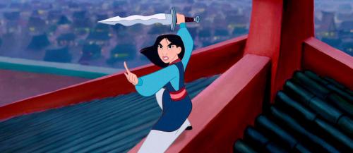 Mulan se battant en femme